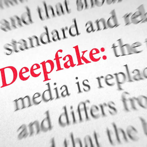 definicja słowa "deepfake" ukazana w angielskojęzycznym słowniku
